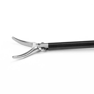 คีมผ่าตัดแบบใช้แล้วทิ้งชนิดมือจับตามหลักสรีรศาสตร์ ทำจากสแตนเลสสีดำ ขนาด 5 มม. x 330 มม. สำหรับการผ่าตัดผ่านกล้องแบบแมนนวล (แบบมีดมาร์ลิน) - Product Image 6