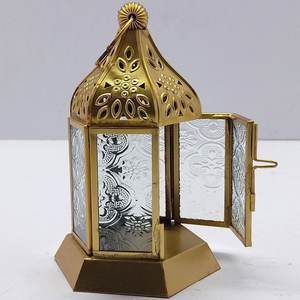 Candelabro marroquí colgante de hierro dorado/linterna de hadas perfecta para su espacio vital y personalizable - Product Image 4