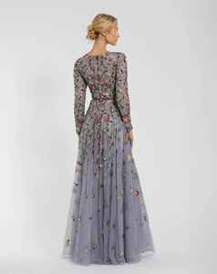 ชุดเดรสยาวงานฝีมือสวยงามสำหรับงานพรอม งานเลี้ยงตอนเย็น งานสังสรรค์ งานดินเนอร์ ออกงานกลางคืน ประดับเลื่อม ทรงเอไลน์ พร้อมโลโก้ด้านหน้า - Product Image 5