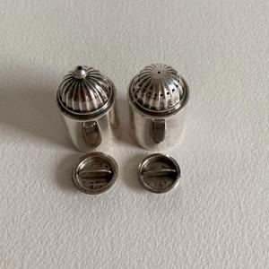 <span class=keywords><strong>Vintage</strong></span> Stijl Handgemaakte Luxe Metalen Zout En Peper <span class=keywords><strong>Shaker</strong></span> En Opbergfles Met Deksel Zilverkleurige Spiegel Polish Spice Tool