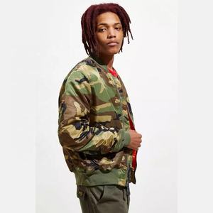 Chaqueta Varsity Casual y Elegante para Hombre, Corte Ajustado, Manga Larga, Estampado 3D de Camuflaje, Bolsillos Sublimados, Resistente al Viento e Impermeable - Product Image 4