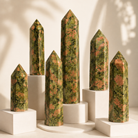Tour de cristal vert naturel poli, pierre de guérison, pointe décorative pour la maison, cadeau pour collectionneurs et amateurs d'énergie