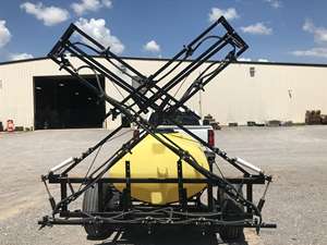 Pulvérisateur agricole auto-propulsé à trois roues à haute productivité avec moteur et pompe pour la pulvérisation des vignes dans les vergers - Product Image 6