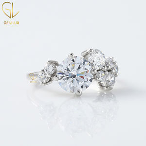 แหวนหมั้นเพชรแบบกระจายสีทอง14K สำหรับผู้หญิง VVS เจียระไนทรงกลม2 CT ดีไซน์ทันสมัย - Product Image 2