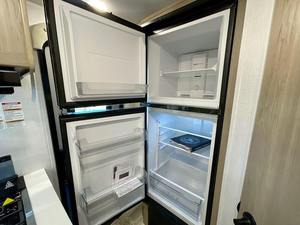 Caravana Híbrida Ligera de 4 Personas en Buen Estado, Remolque de Viaje, Casa Móvil Todoterreno - Product Image 5