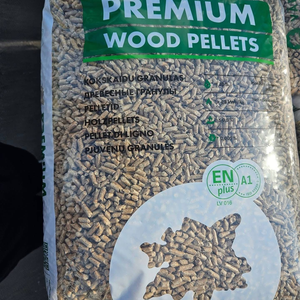 Granulés de bois ENplus-A1 / Granulés de bois européens de qualité supérieure, granulés de bois dur de 6 mm, faible teneur en cendres, granulés de combustible biomasse pour le chauffage, en vente - Product Image 1