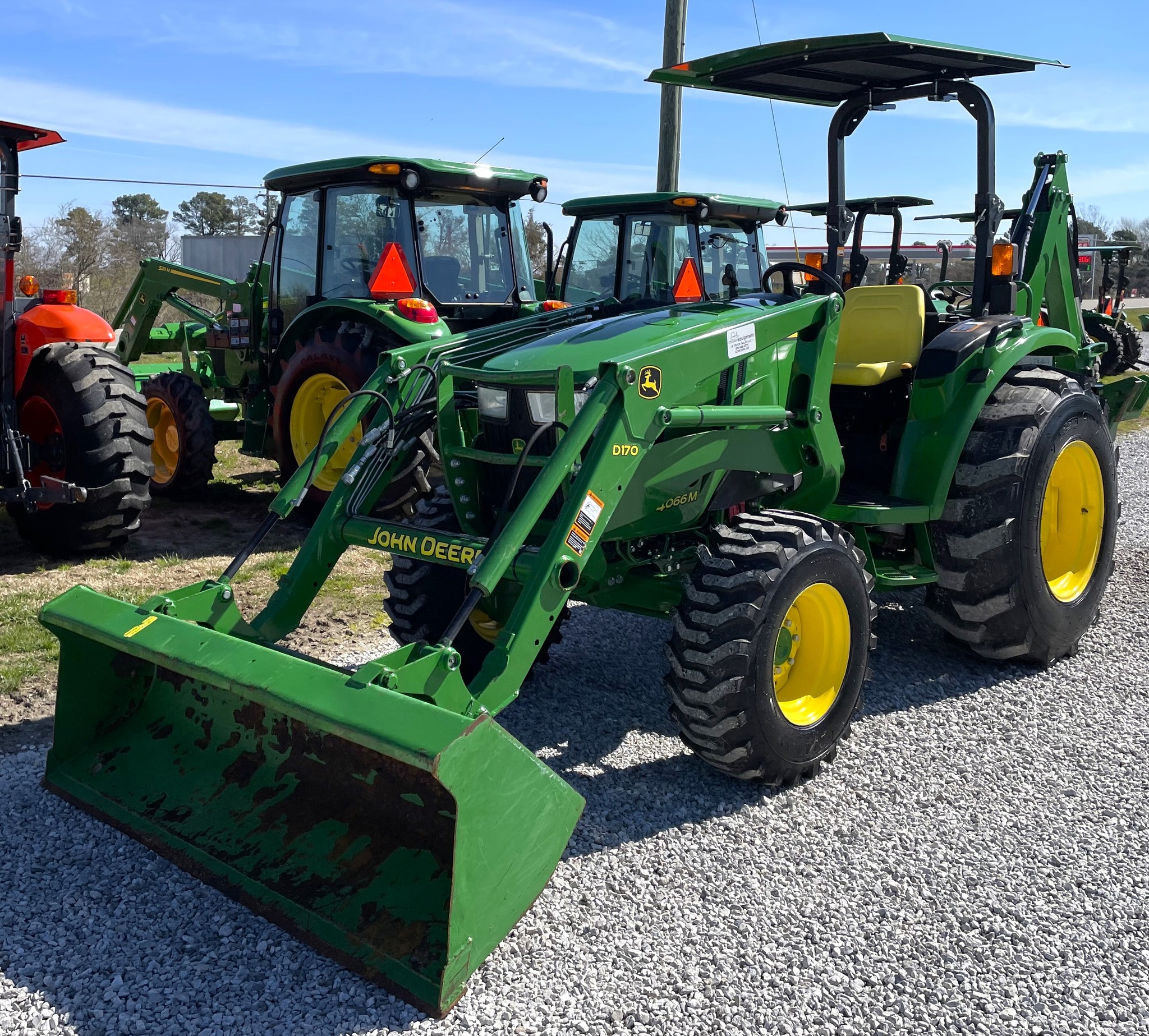 2017 John Deeere 4066M 2,438 Uur 66 Pk 4X4 Met Jd Backhoe Opzetstuk