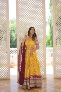 Dernier Designer Pure Viscose Jacquard Soie Broderie Séquence Lehenga Choli Par Fab Zone - Product Image 4