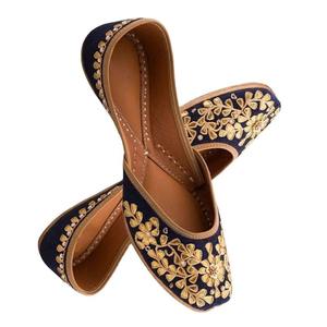 Khussa au tarif de gros pour femmes broderie personnalisée design approvisionnement direct d'usine en vrac quantité la plus vendue Khussa pour femmes à vendre - Product Image 2