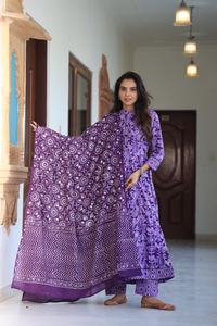 Conjunto Anarkali Tradicional de Algodón Estampado a Mano, Top hasta la Rodilla, Pallu y Dupatta a Juego, Comodidad para Fiestas y Festividades de Diwali - Product Image 3
