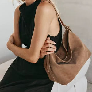 Bolso de Hombro Diagonal de Cuero Carryon - Product Image 1