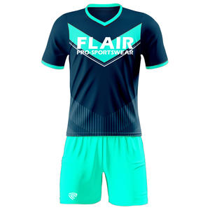 Kits de football rétro conçus sur mesure Uniformes de maillot de football pour enfants de haute qualité pour hommes - Product Image 5