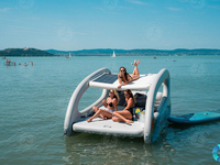 Catamarán Inflable Plegable de 4.5m con Energía Solar - Bote Eléctrico con Energía Solar para Diversión en Cruceros