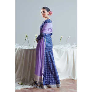 Traje de 3 Piezas para Mujer con Bordado y Estampado Dorado en Tela Lawn con Dupatta de Seda FE-52063 - Product Image 5