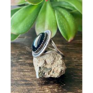 Anillo de Ónix y Plata de Ley Hecho por Artesanos Navajo, Talla 6, Patrón Geométrico, Conjunto de Joyería de Platino, Estilo Boho y Hip-Hop, Uso Diario - Product Image 4