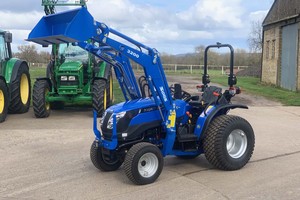 Tractor de orugas diésel azul industrial 4x4 con transmisión por engranajes, cortacésped utilitario con bomba OEM para paisajismo agrícola - Product Image 5