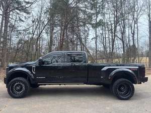 Ford F-450 Super Duty Platinum 2019 d'occasion, boîte manuelle, diesel turbo, conduite à gauche, jantes R18, finition Dark Metal, intérieur en tissu, à vendre - Product Image 3