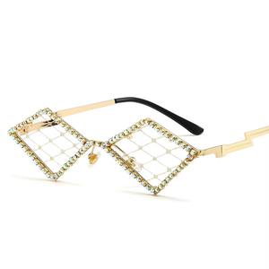 Las lentes de cristal ofrecen un brillo premium que mejora instantáneamente tu apariencia, los marcos metálicos ofrecen un equilibrio perfecto, gafas increíbles. - Product Image 5