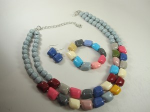 Collar de Cuentas de Resina Clásico en Oferta para Mujeres y Niñas, Diseño de Piedras de Colores Personalizado Hecho a Mano, Uso Personalizado, Ecológico, India - Product Image 5