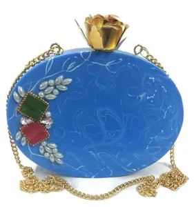 กระเป๋าเรซินและคลัทช์ทำด้วยมือด้วยความระมัดระวังโดยมีดีไซน์เรซิ่นที่เป็นตัวหนาเหมาะสำหรับคนรักแฟชั่นที่กำลังมองหา - Product Image 3