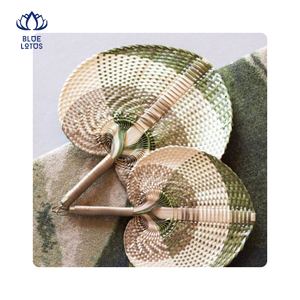 Handfan de mariage en bambou de conception traditionnelle du Vietnam, mini handfan, fans de mode de feuille de palmier, ventilateur de raphia pour l'été - Product Image 1