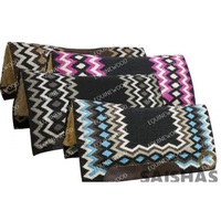 Tapis de selle de dressage western personnalisable en laine de Nouvelle-Zélande de haute qualité, écologique, avec logo personnalisé et dessous en fourrure.