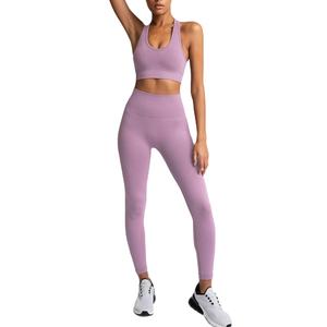 Ensemble de yoga pour femme en polyester et élasthanne respirant et à séchage rapide, avec débardeur extensible et leggings de compression, vêtements personnalisés OEM - Product Image 1