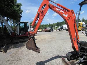 Mini-excavatrice compacte Kubota KX41-3V 2010 - Moteur diesel 17 CV, conception sans queue pour les travaux de construction en espace restreint - Product Image 5