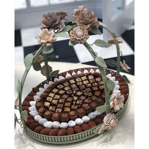 Bol de service de table pour hôtel moderne Plateau de chocolat en métal doré de la plus haute qualité Porte-desserts pour mariages ou occasions spéciales - Product Image 5