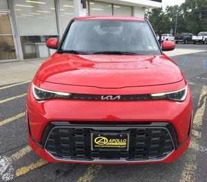 Clean Red 2024 K i a Soul GT-Line FWD utilisé avec les sièges en cuir Pack de technologie Bluetooth de démarrage à distance Sièges chauffants à toit ouvrant - Product Image 1