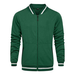 Ensemble de survêtement de course à pied pour homme Tissu respirant haute performance avec rayures réfléchissantes, parfait pour l'entraînement de nuit - Product Image 4