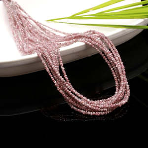 Diamantes Sueltos Naturales Rosados, Sin Cortar, en Tiras Completas de 2-2.5 mm, Claridad VVS1, Corte Excelente y Bueno - Product Image 1