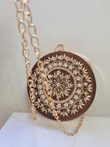 Zardozi กระเป๋าคลัทช์ปักด้วยมือหรูหราผ้าไหมคริสตัลทองเหลืองสำหรับงานแต่งงานสไตล์แฟชั่นที่มีรูปแบบกรอบ - Product Image 3