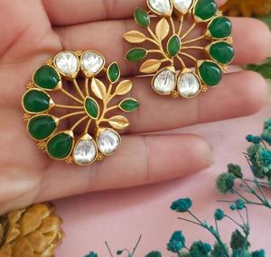 Precioso conjunto de pendientes con estilo de la mejor calidad con tono dorado, perfecto para ocasiones de boda para mujeres y niñas - Product Image 4