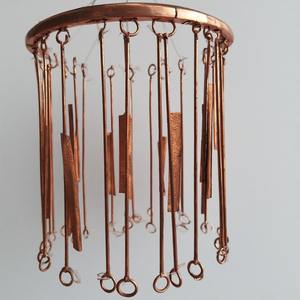 Carillon de vent en fer Rain Song - Design Art Déco, couleurs et tailles personnalisables, cadeau de Pâques pour la décoration intérieure, son apaisant de pluie - Product Image 5