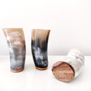 Precio al por mayor taza de cuerno vikingo natural taza de cuerno para beber con grabado de la mejor calidad acabado perfecto para Navidad - Product Image 1