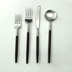 Couverts à miroir en métal de qualité alimentaire poli avec poignée en rotin Ustensiles de salle à manger élégants pour le service de table de mariage - Product Image 4