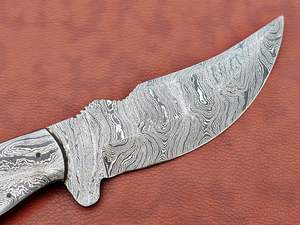 Couteau à dépecer à lame pleine soie en acier damassé fait à la main 2 tons noir Dollar échelle de bois gaine en cuir Support OEM - Product Image 5