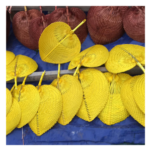 พัดลมมือถือแบบพับได้ทำจากไม้ไผ่ธรรมชาติที่เป็นมิตรต่อสิ่งแวดล้อมสำหรับผู้หญิงผู้ชายและของตกแต่งงานงานไม้ไผ่ที่ทำด้วยมือเป็นมิตรกับสิ่งแวดล้อม - Product Image 2