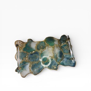 Plateau décoratif en résine de style agate vert et or irrégulier avec motif de cristal artistique et poignées transparentes - Product Image 1