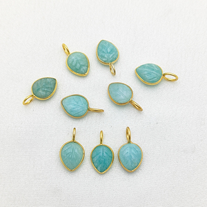 Pendentif en feuille de pierre précieuse d'amazonite naturelle sculpté - Product Image 3
