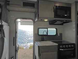 Camping-car de luxe en aluminium 2024 Coach Men Cross Trail 23XG Noir/Gris foncé/Bleu foncé pour 4-6 personnes, Euro 5, 2,35 m - Product Image 2