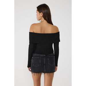 Haut en tricot à épaules dénudées avec détail boutonné - Product Image 5