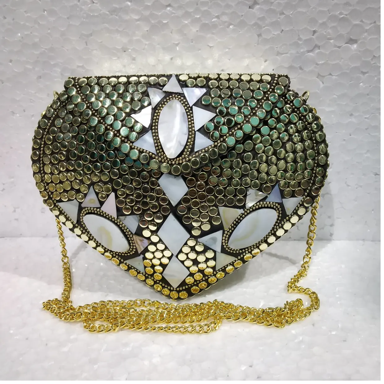Tas malam tribal mosaik dibuat dengan kancing logam ideal untuk desainer mode dan reseller tas ideal untuk dijual kembali