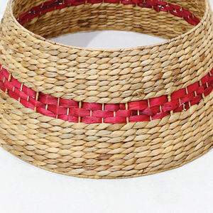 Collar de Árbol de Navidad de Jacinto de Agua Artex Dong Thap, Decoración Tejida con Rayas Rojas - Product Image 5