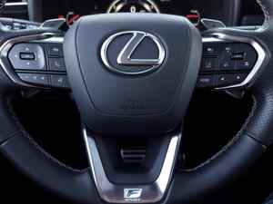 SUV d'occasion 2024 V6 3,5 litres atmosphérique, importation européenne, conduite à gauche, norme Euro V, transmission automatique, sièges en cuir - Product Image 2