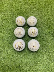 ลูกคริกเก็ต KOOKA คราวน์ สีขาว ผู้ชาย ไซส์ 156GM - Product Image 4