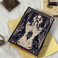 Carnet de Sorcellerie Moderne Imprimé Fait Main en Cuir Véritable, Livre de Sortilèges et Accessoire des Ombres pour Aventuriers Spirituels, Thème Noël