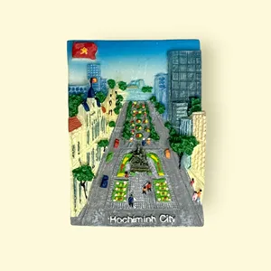 Aimants d'image traditionnels fabriqués à la main en résine du Vietnam avec des sites du patrimoine mondial de l'UNESCO, y compris l'ancienne ville - Product Image 1