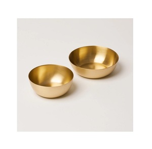 Bol de service en acier inoxydable pur avec finition dorée pour les réglages de table et la décoration - Product Image 3